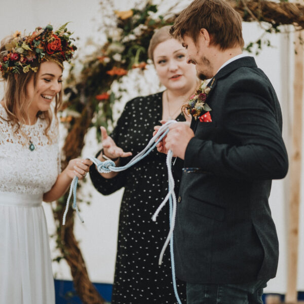 6 spectacular benefits of hiring a wedding celebrant